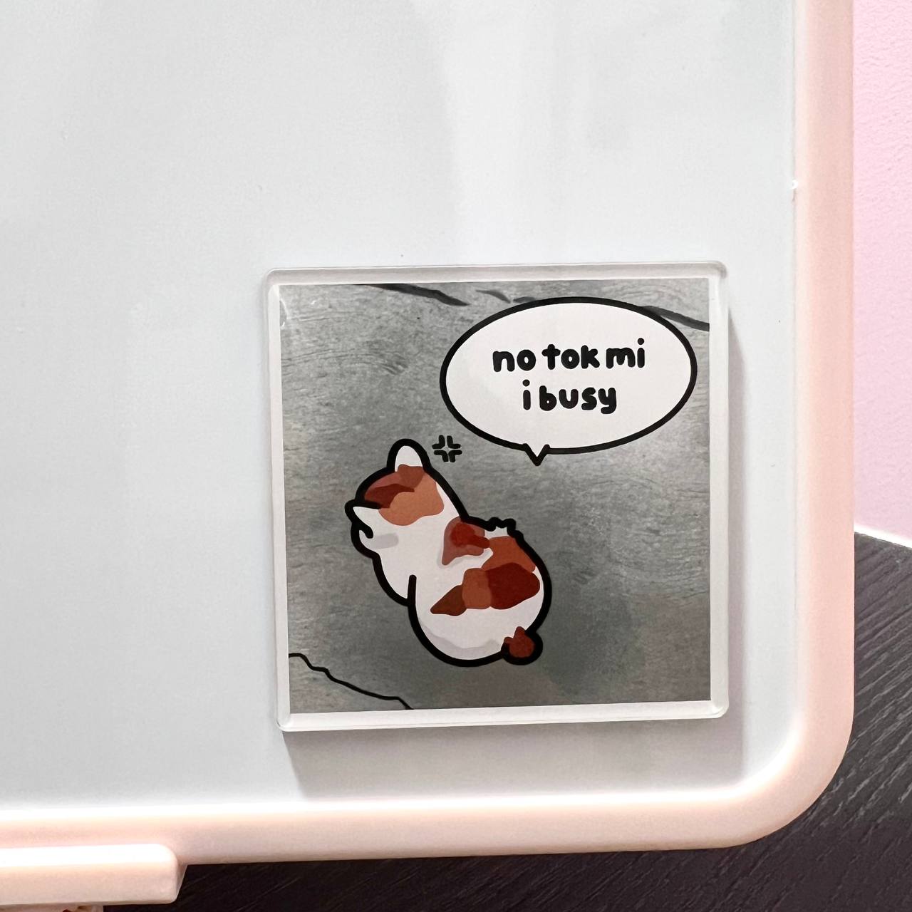 "no tok mi i busy" acrylic magnet